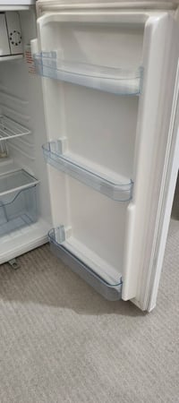 ثلاجة صغير • تجميد وتبريد • قليلة الاستعمال