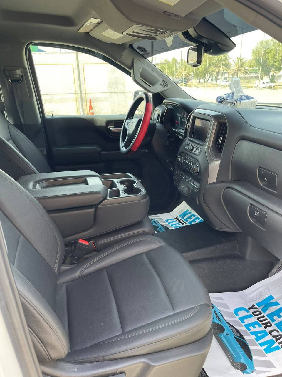 السلام عليكم سلفرادو موديل ٢٣  باب طويل بيع او مراوس حسب القناعه 
رقم اربيل 
بيها قطع صبغ ابيع حزام 
بدون ايرباك 
محرك ٨ سلندر 
ما بيها اي نقص ان شاء الله 
***********
