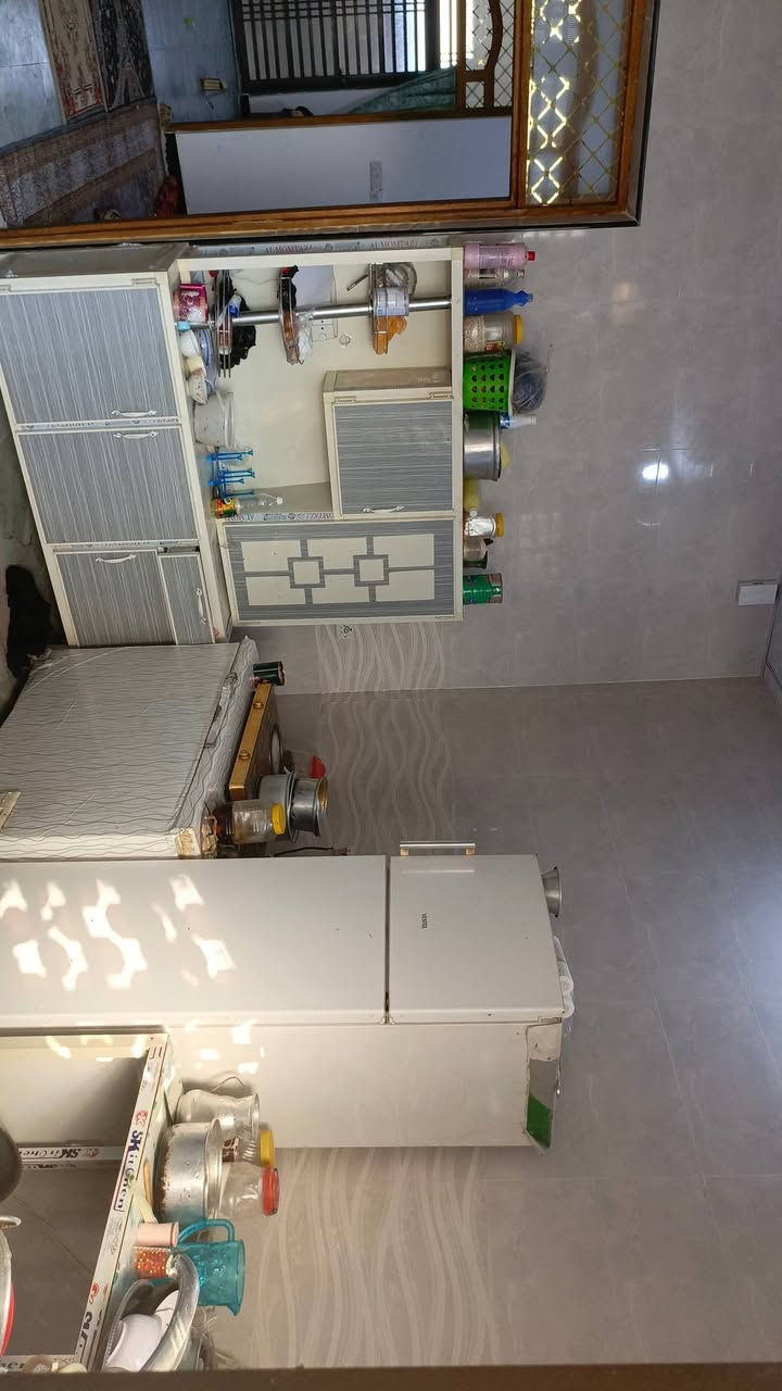 بيت للبيع طابو زراعي سند 25 حق التصرف مساحه 125
واجهه 7.5 ونزال 16.5 العنوان حي العسكري دوانم لازم 
غرفتين نوم 
صاله جوه وفوك 
مطبخ 
استقبال 
طرمه وصحيات داخليه وخارجيه 
البيت نضيف وجديد واضح بالصور 
للأستفسار خاص او الاتصال ***********
