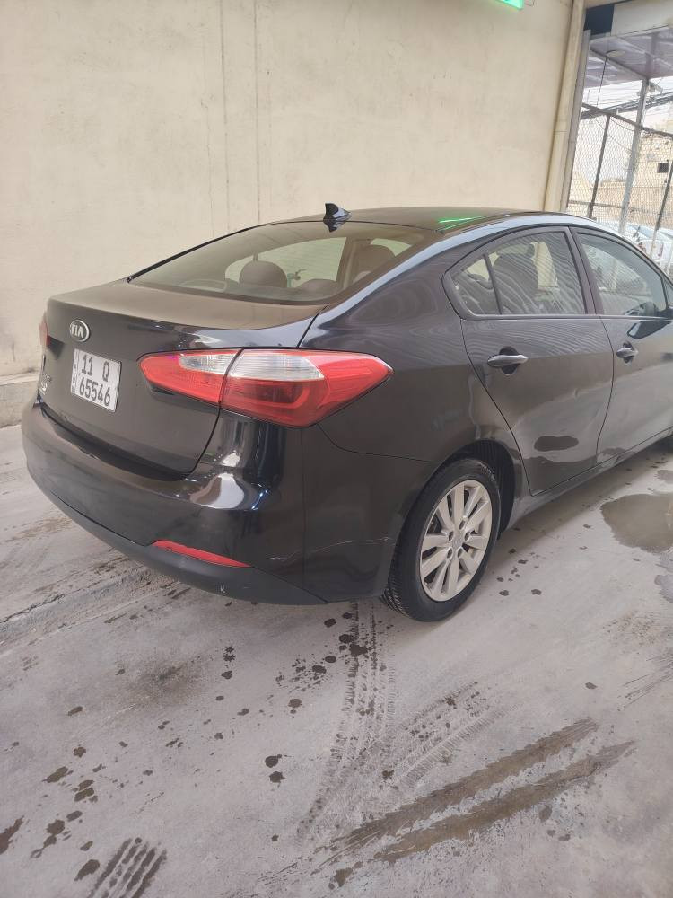 السلام عليكم
كيا فورتي ٢٠١٤ وارد امريكي محرك ٢٠٠٠ دوش ماشية ١٢٥
رقم بغداد مشروع وطني هزة وسنوية وارقام جديدة 
حادثها جاملغ خلفي فقط وهلال الجاملغ الثاني بدون ايرباك بدون دواخل بدون تبديل بيها شخوط بسيطة فقط تكحيل
بيها جراد قمارة وبنيد السيارة كير محرك حدادية تايرات تبريد كهربائيات كفالة وجاهزة للاخير بدون اي نقص
السعر ١٠٣
رقم الهاتف ***********
مكانها الكريعات بغداد, العراق
