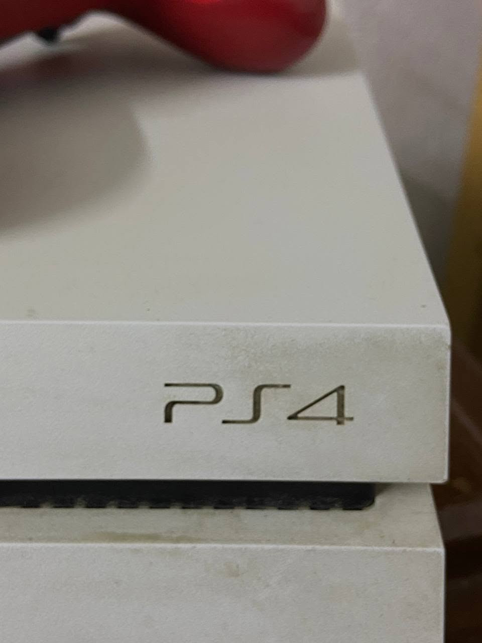 Ps4 fat white بلي ستيشن فور فات ابيض
للبيع مستعمل 5 اشهر السعر 205 الف

بي فطر صغير موضح بالصورة

شغال 100% مابي اي خلل نضيف 

 وياه يدات جويستك ثنين ازرق و أحمر جديدات 

وقرص لعبة gta5 العنوان بغداد شارع الصناعة 

متواجد خاص لو واتس اب ***********
