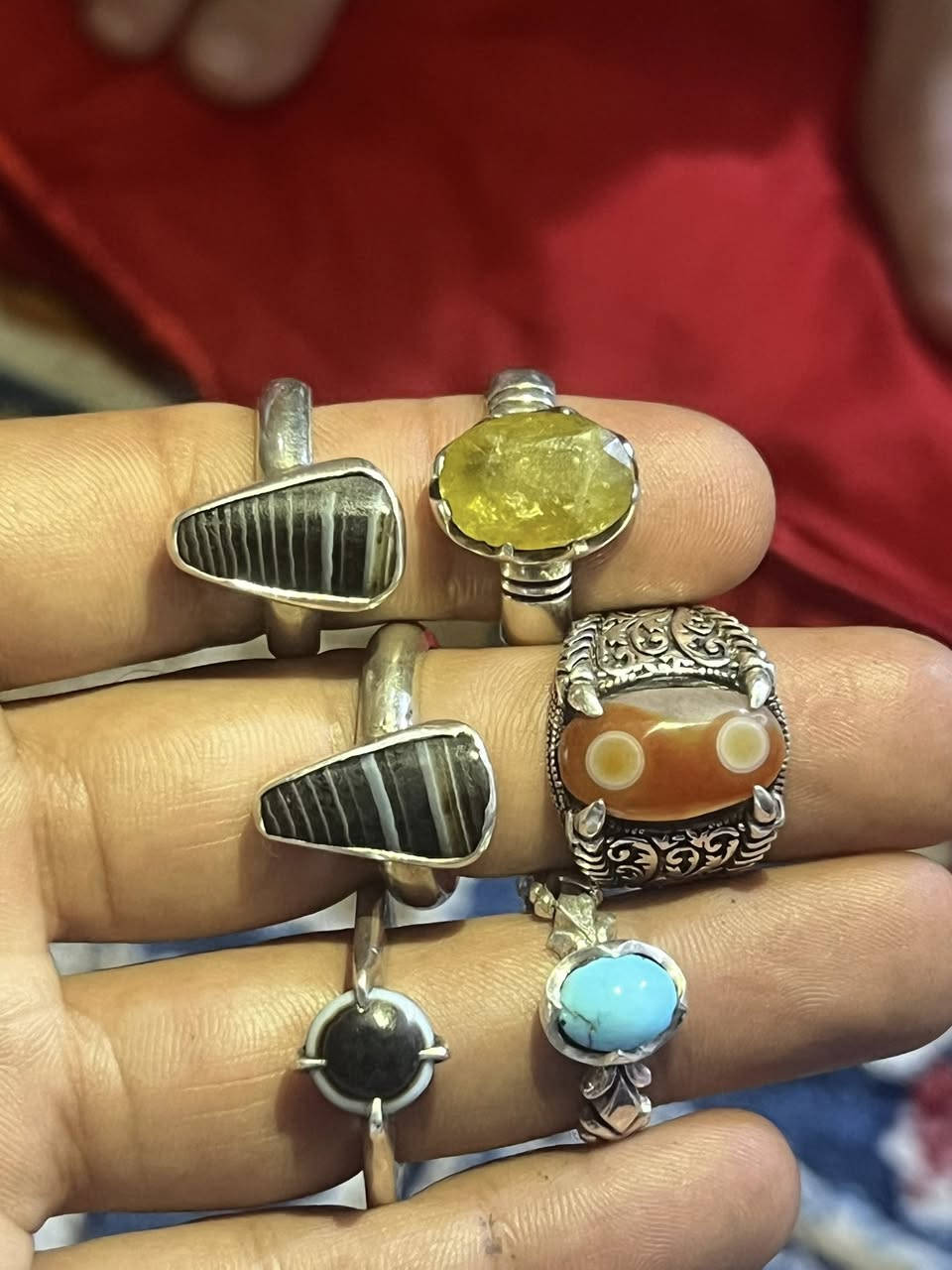 - قـال امـير المـؤمنين ؏ـلي ´ عليه السلام`🤺
مَنْ أَصْلَحَ مَا بَيْنَهُ وَبَيْنَ اللهِ أَصْلَحَ اللهُ مَا بَيْنَهُ وَبَيْنَ النَّاسِ، وَمَنْ أَصْلَحَ أَمْرَ آخِرَتِهِ أَصْلَحَ اللهُ لَهُ أَمْرَ دُنْيَاهُ، وَمَنْ كَانَ لَهُ مِنْ نَفْسِهِ وَاعِظٌ كَانَ عَلَيْهِ مِنَ اللهِ حَافِظٌ.
٦ خواتم صياغه يدويه احجار طبيعيه 
تحف ابيع شلع ما ابيع مفرد 
مكاني بغداد الحبيبيه ***********
