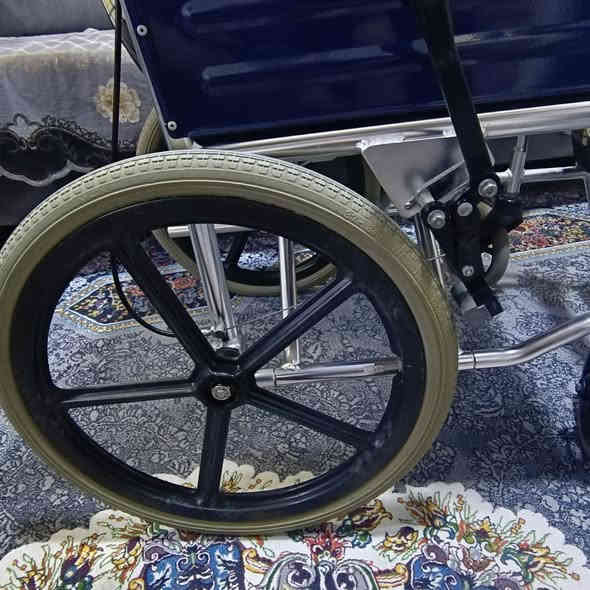 كرسي متحرك لذوي الاحتياجات الخاصة صنع ياباني المنيوم بالكامل عرض المقعد 40 تاير 16 نظافة تامة 100,%.. استعمال يابان فقط الاتصال او المراسلة فقط ***********
