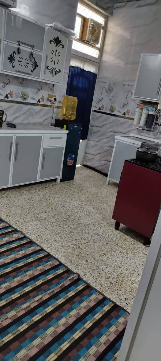 يعلن مكتب دار السلطان للعقار
عن بيع بيت في منطقة الورديه خارج مجاور معمل بلوك ابو كيره قريب على الشارع العام عرض الشارع ٨م المساحه ١٠٠م بناء حديث كامل يتكون من غرفه نوم وهول واستقبال ومطبخ ومجمع صحيات السعر ٥٥مليون وبي مجال للإستفسار الاتصال على الرقم ***********
