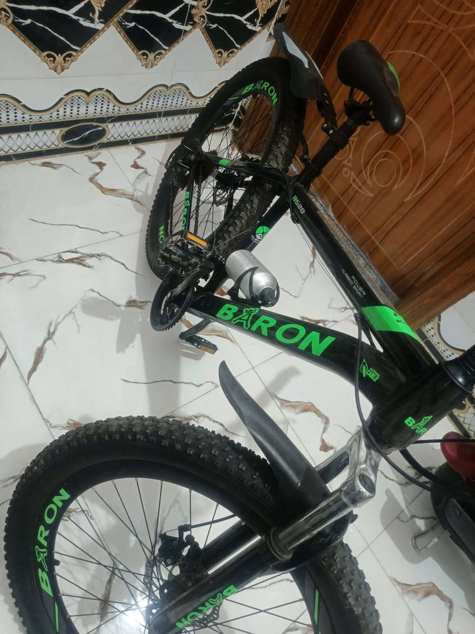 باسكل ، دراجه هوائيه جبلي ماركه BARON هيكل رياضي
حجم 26x2 جبلي مكاني البصرة قضاء المدينة ابو غريب الباسكل جديد جيس مستعمل قليل جدا ماركه BARON جبلية للبيع نظيفة جدًا فرامل دسك عدة سرعات شوك أمامي إطارات عريضة مناسبة للمشاوير والرياضة والطرق الترابية الدراجة بحالة ممتازة وما تحتاج تصليح فيه حامل ماء
سعر 200 بيه مجال للشراية رقمي ***********
