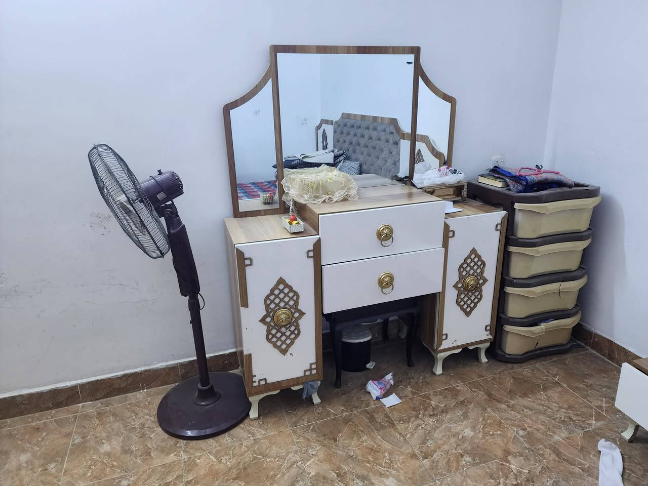 اسلام عليكم للبيع السعر ٥٠٠ او بيهه مجال بغداد زعفرانيه ***********
