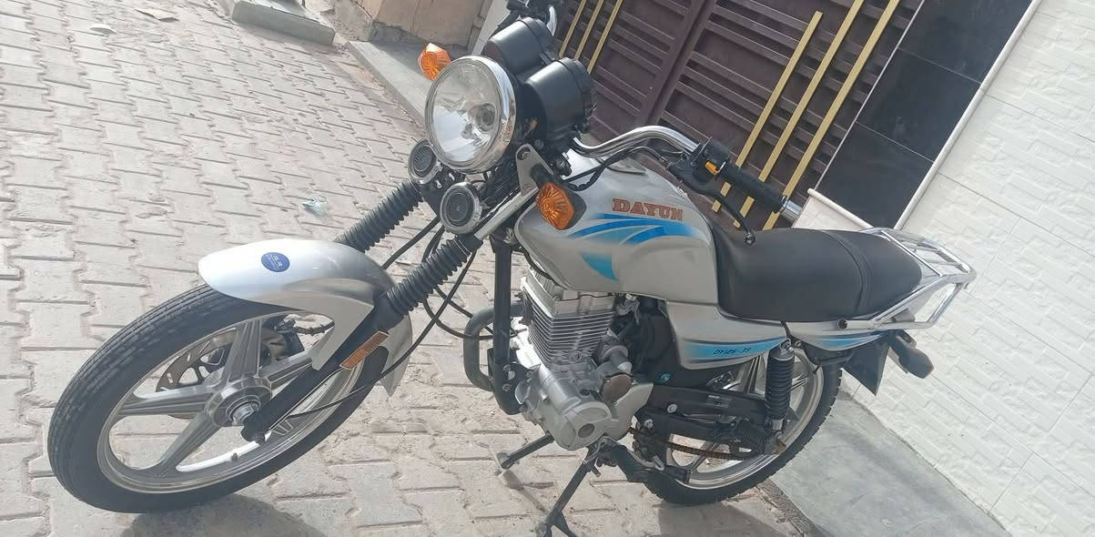 السلام عليكم دايون عضم موديل 2023 دراجه نضيفه وجاهزه برغي ممفتوح بيها اوراق كامله سعرها 1500 وبيها مجال مكاني كربلاء حي لعامل ***********
