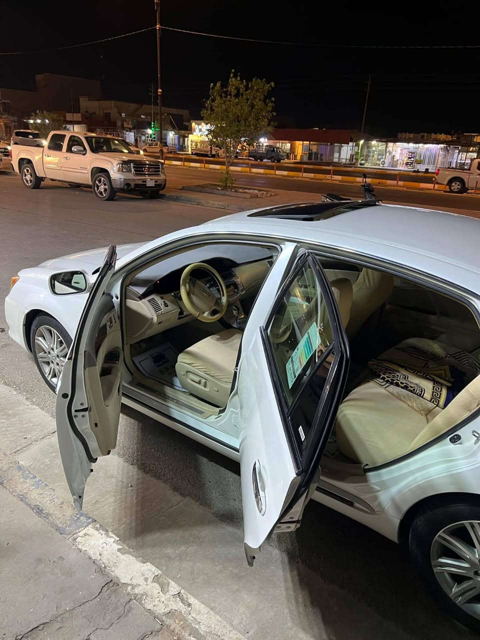 السلام عليكم..
افلون 2008 خليجي 

 السياره كفاله عامه 

السيار جديده بمعنى الكلمه

تخم تاير 

فول مواصفات 

رقم السياره الانبار مميز 

مكان السياره الخالديه

 اخوان غير متواجد عل فيسبوك 

السعر 155 

للاستفسار  ***********

السياره جاهزه
