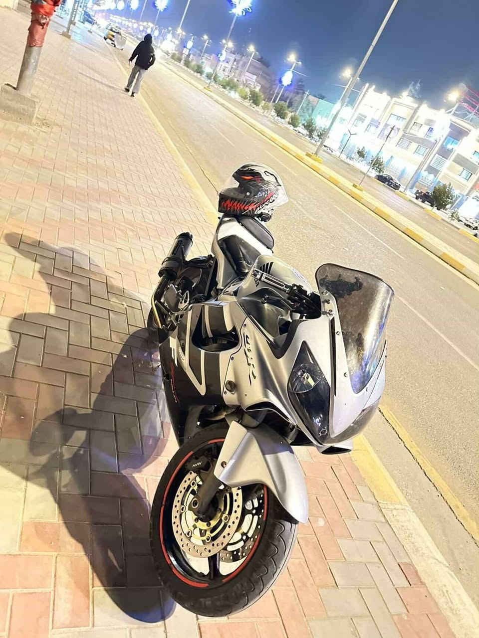 السلام عليكم دراجه افوراي دراجه نضيفه تخبل مكفوله من كلشي مابيهاا نقص دراجه بيهاا شلعه تشك الكاع 2004 دراجه دهن اصلي  بانزين كله اصلي مي زيتي اخضر دراجه كامله من كلشي مكفوله اكاتبك مكاتبه واكفلك عشائرياً وكلشي السعر 23 وبيها مجال   مكاني (كربلاء)  *********** المو شراي لايتصل تحياتي للجميع 💗
