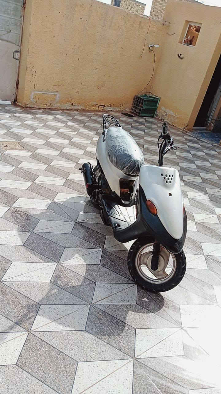 سلام عليكم دراجه بيجي نضيفه مكينه نضيفه ما مفتوحه مكاني كوت سعر 200 وبيهه مجال لتصال ***********
