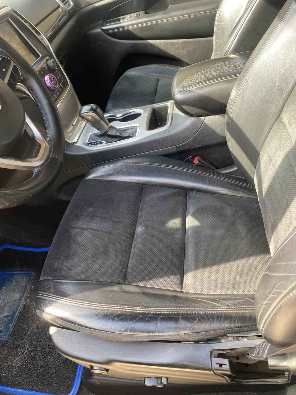 السلام وعليكم سياره جيب كراند شيروكي تبريد تتدفاء قطعتين ٢٠١٨وارد امريكي حادث جاملق وبنيد تحكم بل ستيرن فول مواصفات سهرها ٢٢٠مكاني بصره قضاء المدينه ***********
