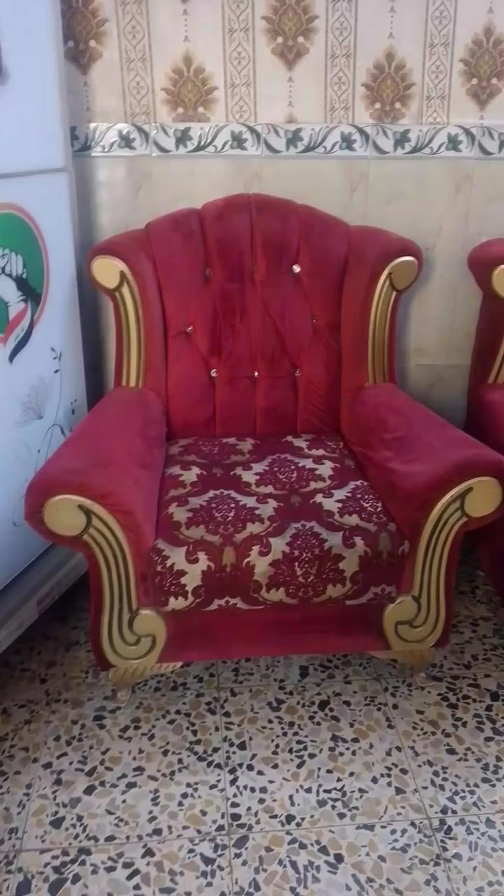 السلام عليكم اخوان تخم اللبيع عراقي 10 مقعد حيل نضيف مكان العبيدي شارع 20 قرب سنتر المصطفى سعر 150 الف  رقم *********** ☎
