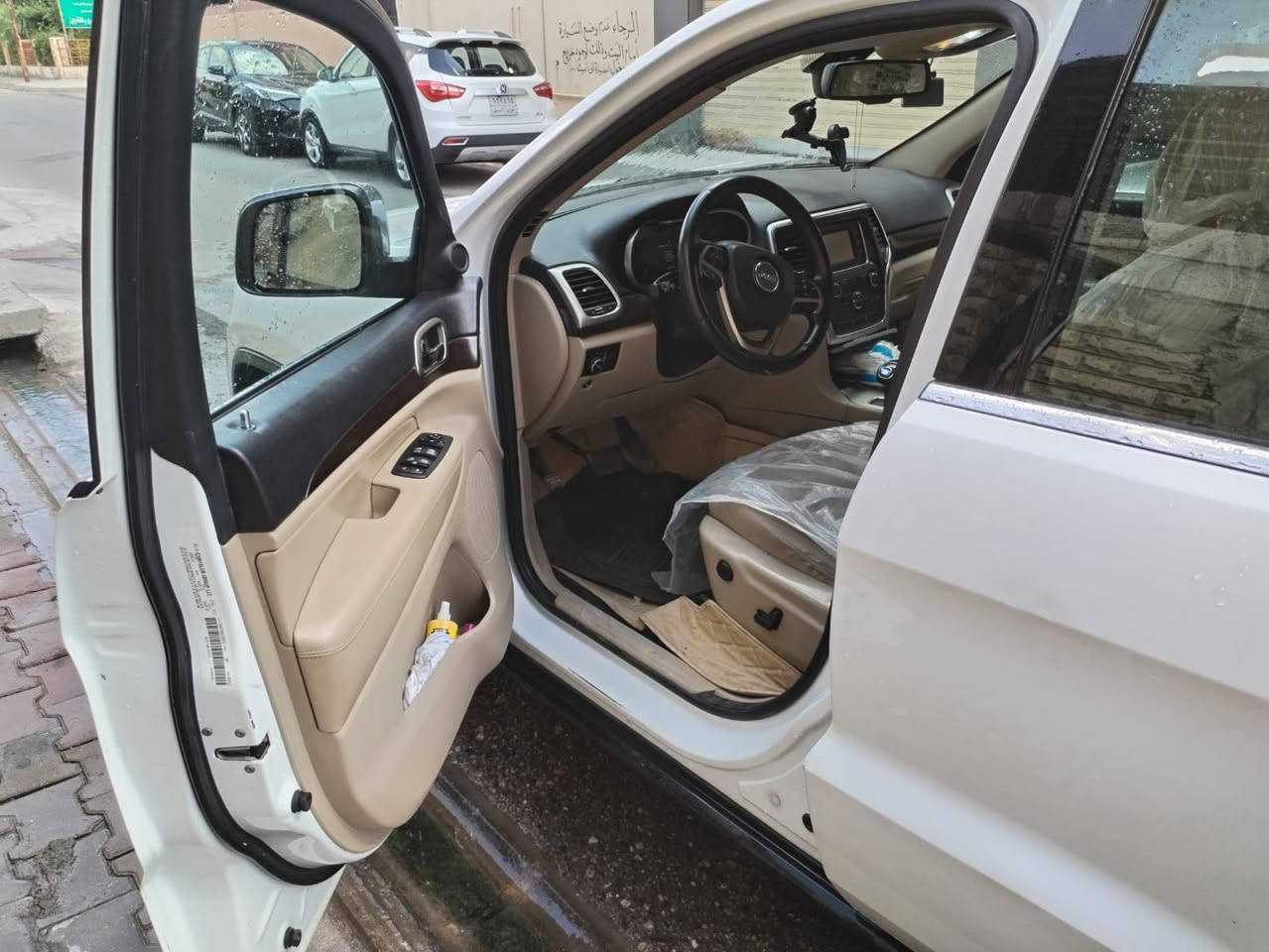 جيب لاريدو ٢٠١٤ خليجي
رقم اربيل تحويل فقط
بيها جاملغ وبونيد تبديل
مال بيع 170 بيها مجال
فور ويل شرط كير ومحرك
تعال خاص وتدلل سياره مال بيت


**إذا كنت صاحب هذا الإعلان وتريد حذفه لأي سبب، رجاءا أرسل رسالة إلى الدعم الفني**