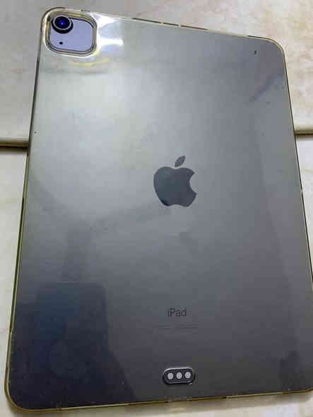 ايباد اير فور برو كلش نضيف قبل شهرين ماخذه ب 450 استخدام قليل قيم باليرضي الله او مراوس بتلفون ***********
