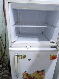 ثلاجه ١٢ قدم كونكورد العنوان حي الكوفه قرب حي السعر 125   07710304804