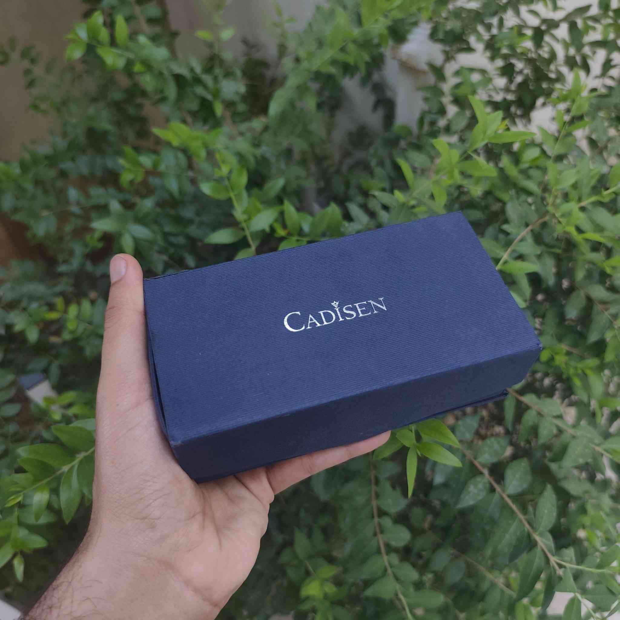 ساعة اصلية ماركة CADISEN جميلة جداً 🖤⌚
جديدة لوك مع كامل ملحقاتها 
(الصور خاصة بالساعة نفسها)
-ماكنة يابانية🇯🇵من سيكو  Japan Seiko NH35A
-قطر الساعة 40MM
-زجاج سفاير مقاوم للخدوش sapphire
-إطار الساعة (Bezel): مصنوع من السيراميك المتين 
-مقاومة الماء: تصل إلى 100 متر (10 بار)،
- الهيكل والسوار مصنوعان من الفولاذ المقاوم للصدأ بدرجة 316L
-عقارب ومؤشرات مضيئة (Luminous) لسهولة القراءة في الظلام
-نافذة لعرض التاريخ
-رنك دوار
-قفل بحري
متوفر توصيل لكل العراق 🇮🇶
#ساعات #ساعة #ساعات_رجاليه #ساعة_رجالية #بغداد


**إذا كنت صاحب هذا الإعلان وتريد حذفه لأي سبب، رجاءا أرسل رسالة إلى الدعم الفني**