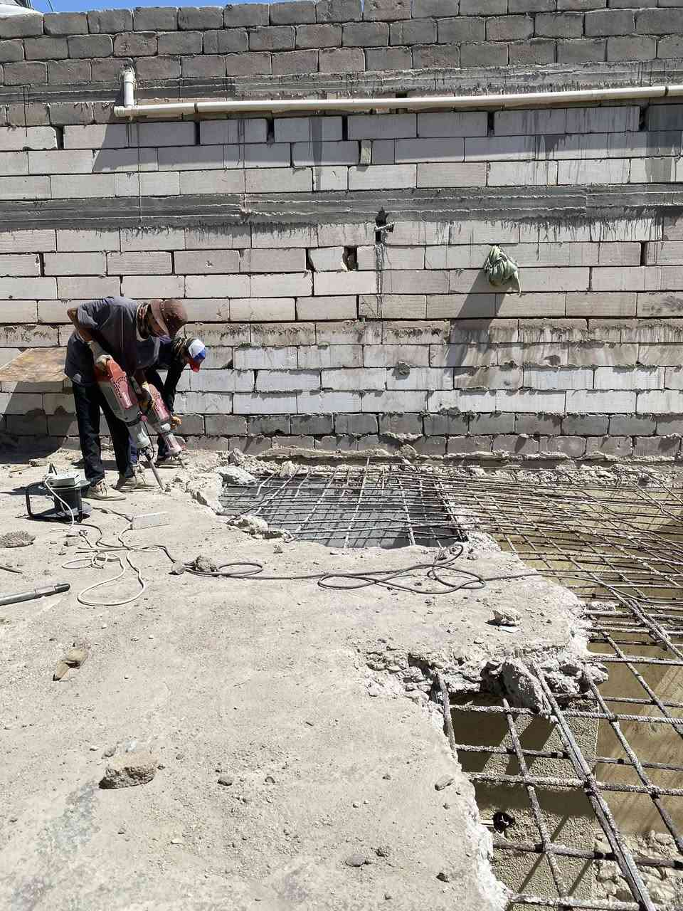 تفليش المنازل والبنايات القديمه وقلع لارض 
وتفليس السطوح كافه اعمال التفليش والتنضيف ورفع لانقاظ

***********
