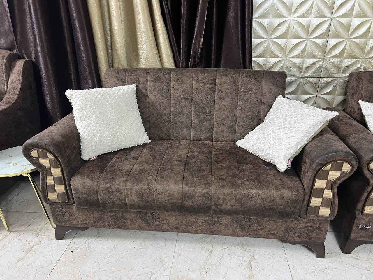 سلام عليكم توفر يمنه تخم تركي 100 بل100 ابو السرير 12 مقعد نضيف جدا وبسعر جدا مناسب ب 650 وبي مجال رقم التواصل ***********
