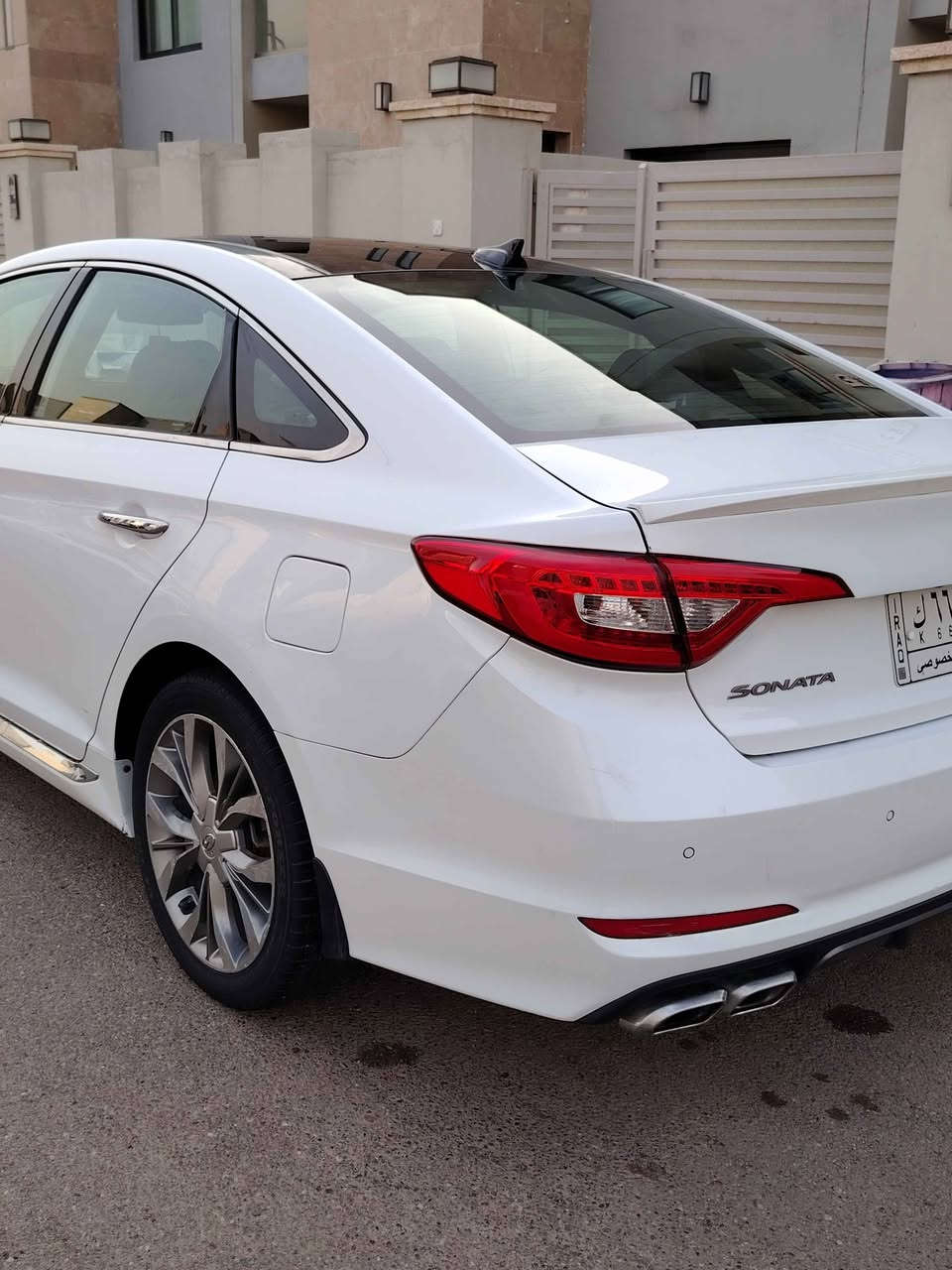 سوناتا موديل 2015 بيضاء اللون 
مواصفات (Limited) ( Sport) فول بصمة بارنوما فتحة 
مكينه 2000  تيربو ماشيه ١١٢ الف 
وارد أمريكي 
اللون ابيض
حادثها بابتين مبدلات نفس اللون وملاونات بجم كبس 
اضاءة ترحيب
 بصمة ابواب 
صندوك ذكي
ثلاث انظمة قياده
كشنات كهرباء
كشنات تبريد تدفئه
مثبت سرعه
مواصفات للاخير اعلى فئه
رقم بغداد باسمي تحويل مباشر
 سنويه  2027
رادارات جانبي امامي
شاشه كامره دواره 
دبل كزوز 
تحديد مسار 
لد امامي خلفي زينون
لايت اوتو خارجي
بانوراما ثلاث حركات 
مري قلاب 
كير مكينه كله كفالة
وبعد بيها هواي مواصفات

المكان بغداد الكاظمية 
السعر (123) وقابل للتفاوض
الاستفسار والتفاصيل اكثر

الاتصال ع الرقم *********** بغداد, العراق
