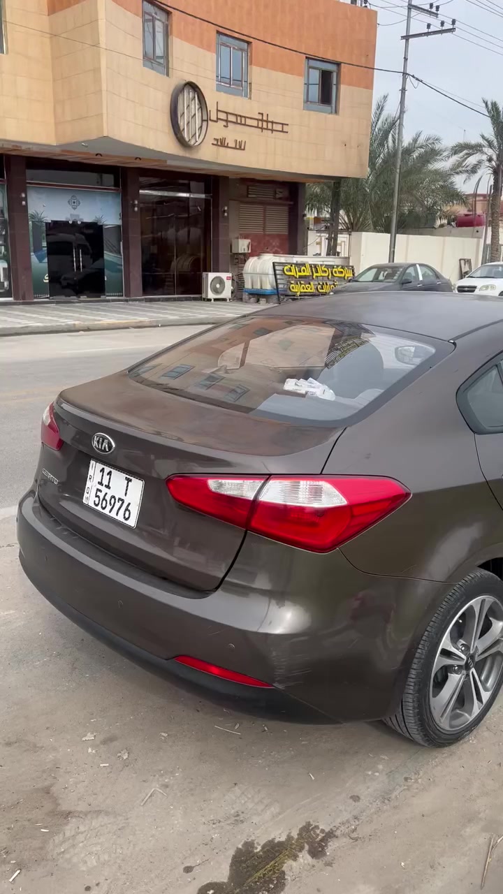 سيراتو ٢٠١٥ مكفوله بيه ملاحضات بسيطه موضحه بالفديو  مكينه وكير كفاله من كلشي السياره بلاديه بدون صبغ بيه بارد بالباب خلف السائق تخم تاير جديد صدر امامي وخلفي جديد كهربائات وتدفئه وتبريد كله شغال امانت الله ورسوله السياره جاهزه من كلشي مكاني حي العدل السعر ١١٥ وبيه مجال للاستفسار ***********
