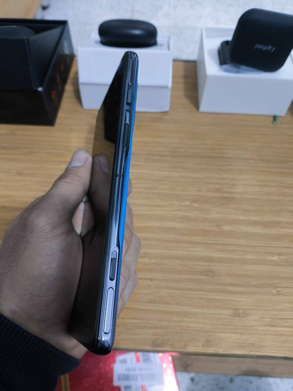 بلاك شارك 5 برو خط مابي . مراوس بجهاز عادي واخذ فرق سعره 450 . مكاني بغداد الجزيره السياحيه كميره ***********
