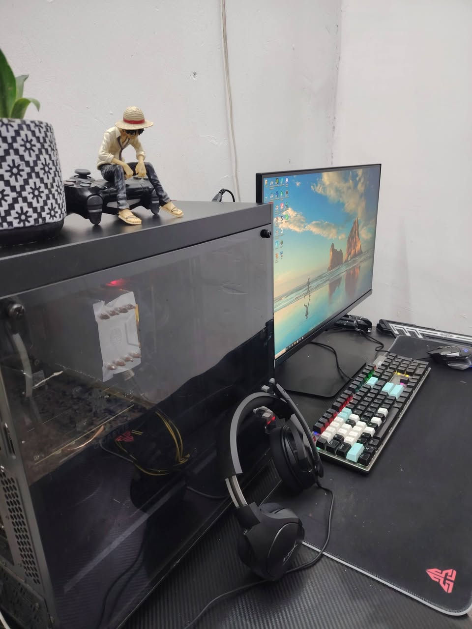 السلام عليكم اخوان pc للبيع معه الملحقات
التجميع نضيفه الله شاهد السعر 700الف مكاني بغداد الدوره ابو دشير رقمي ***********
CPU: i5-9600K
GPU: NVIDIA GTX 1660 Ti
Motherboard: MSI Z390-A PRO
RAM: 16GB  3000MHz
PSU: 600w 
500GB NVMe M.2 
500GB HDD
128GB SSD
UPS: MA1500 MaXMa
الملحقات:
الشاشة:
SAMSUNG: 1440 ips 27 0.5MS 180h
كيبورد:
ميكانيكي AOC
سماعات:
HyperX Cloud Stinger S
ماوس :
G502 لوجتك 
موس باد Rgp
مولاحضه الميز مو ويه pc
