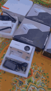 لدينا كاميرات داتا شو بدقه عاليه وجودة ممتازة للاستفسار راسلونا واتساب...