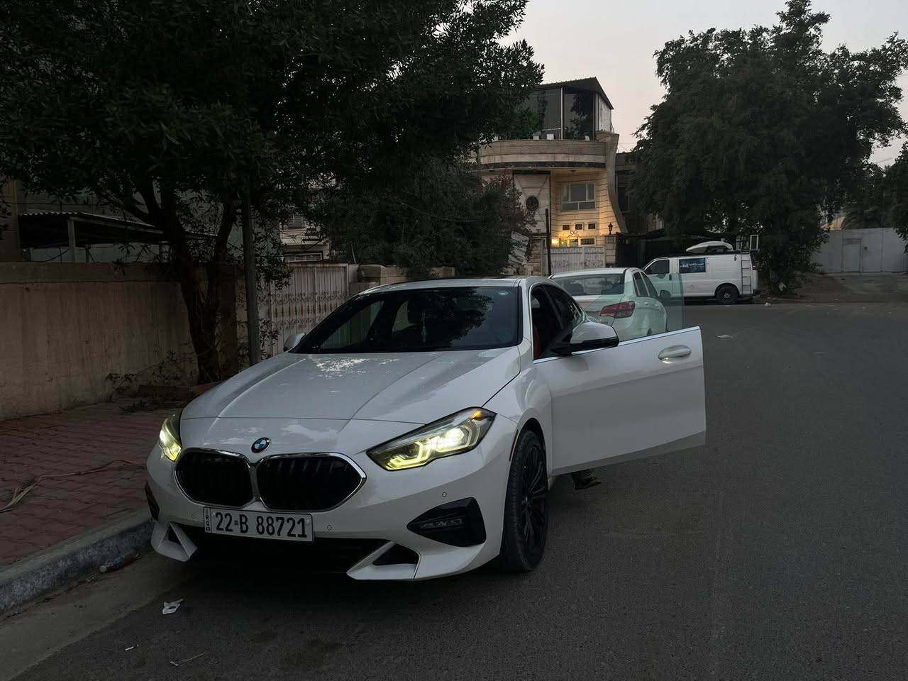 BMW 228i موديل 2021 ماشيه ٧٩٠٠٠ قابل للزياده حادث جاملخ ايمن خلفي والباب مبدل للاستفسار *********** السعر 21000
