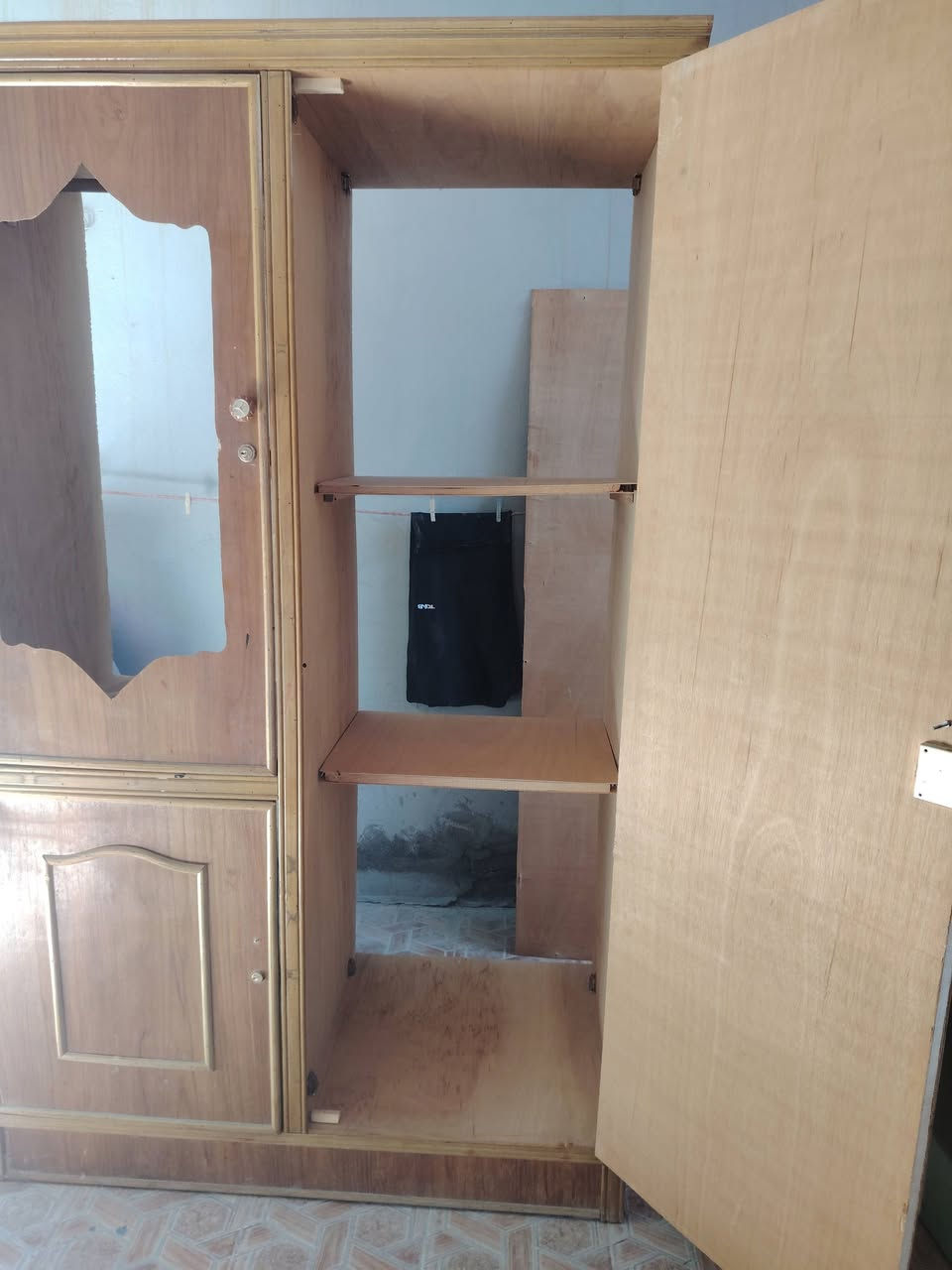 كنتور بابين نضافته مثل مواضح بصوره بيه ضرر بسيط موضح في الصور سعره ١٠٠ وبي مجال بيسط مكاني كوفه شارع المعمل شراي يتصل ***********

