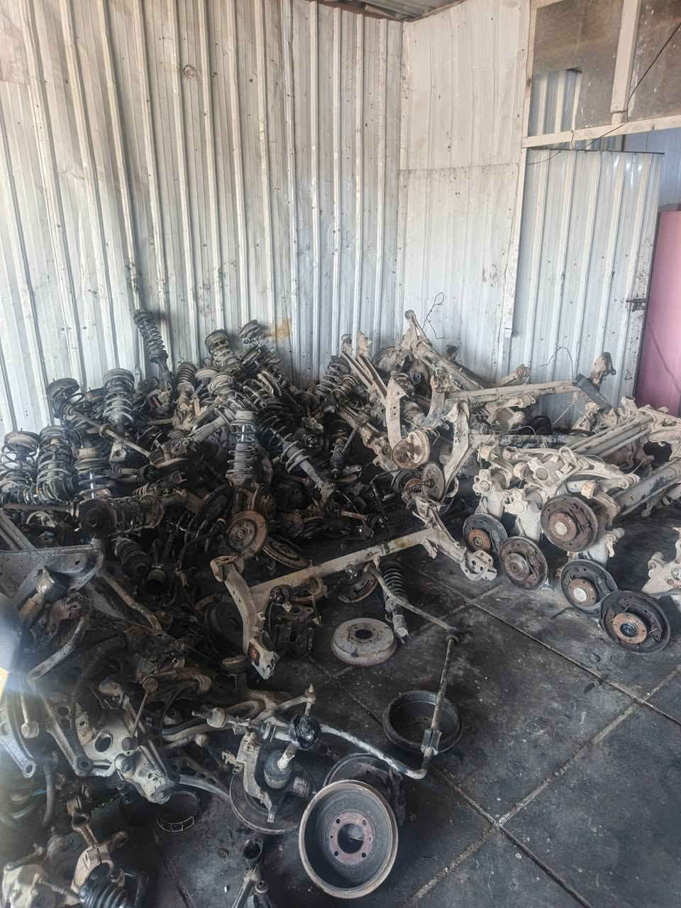 السلام عليكم تفصيخ جميع انواع السيارات الايراني محرك سايبه 200 ضمان 30 يوم محرك سمنت 400 ضمان 30 يوم  نشتري جميع الارقام بغداد مصفر هيئه غرامات بصمه سريعه سعر 12 ورقه فما فوق خصوصي 16 ورقه فما فوق  عنوان بغداد الزعفرانيه قرب جامع الصدرين جراج على الشحماني رقم الهاتف***********
