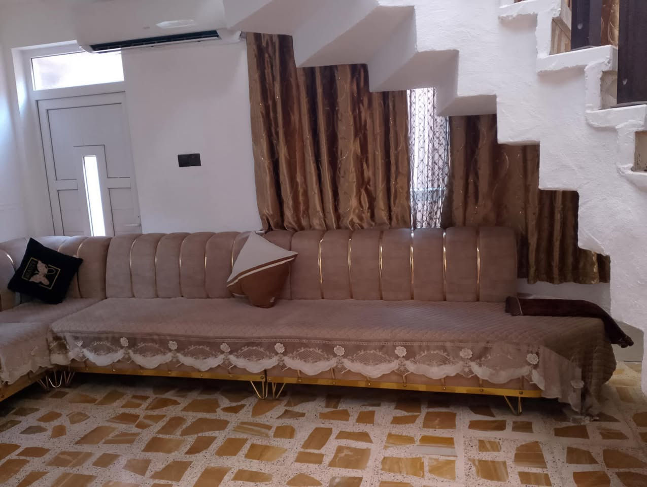 البيع طخم خشب ثقيل موديل حديث مو قديم متر7 السعر. 450 عنوان موصل حي الاخاءتصال عل رقم *********** موصل, نينوى
