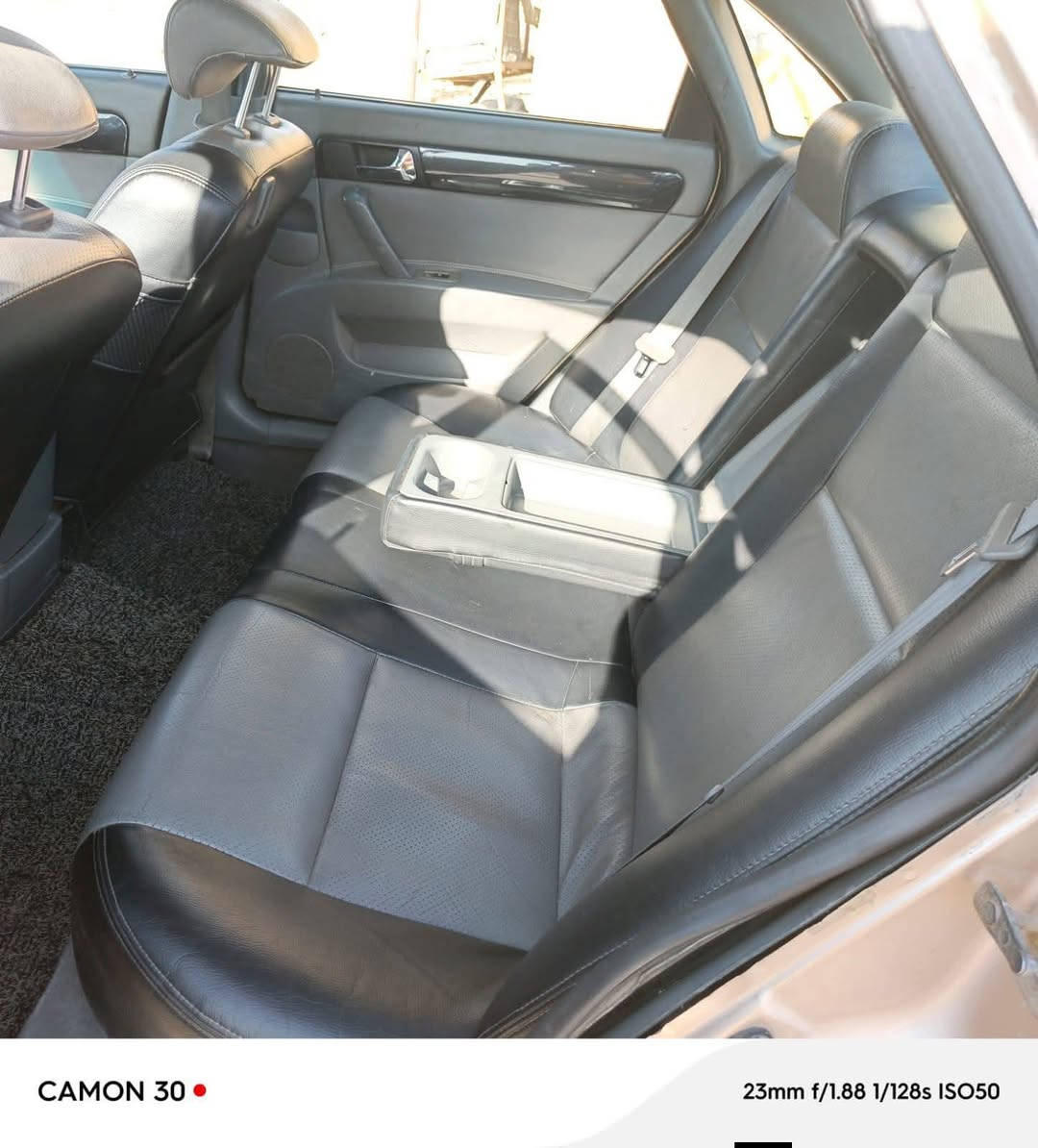 السلام عليكم للبيع اوبتره2008 رقم واسط مكينه كير تبريد تخم تاير صدر خير من الله السعر 55وبيه مجال مكان السياره واسط الصويره ***********
