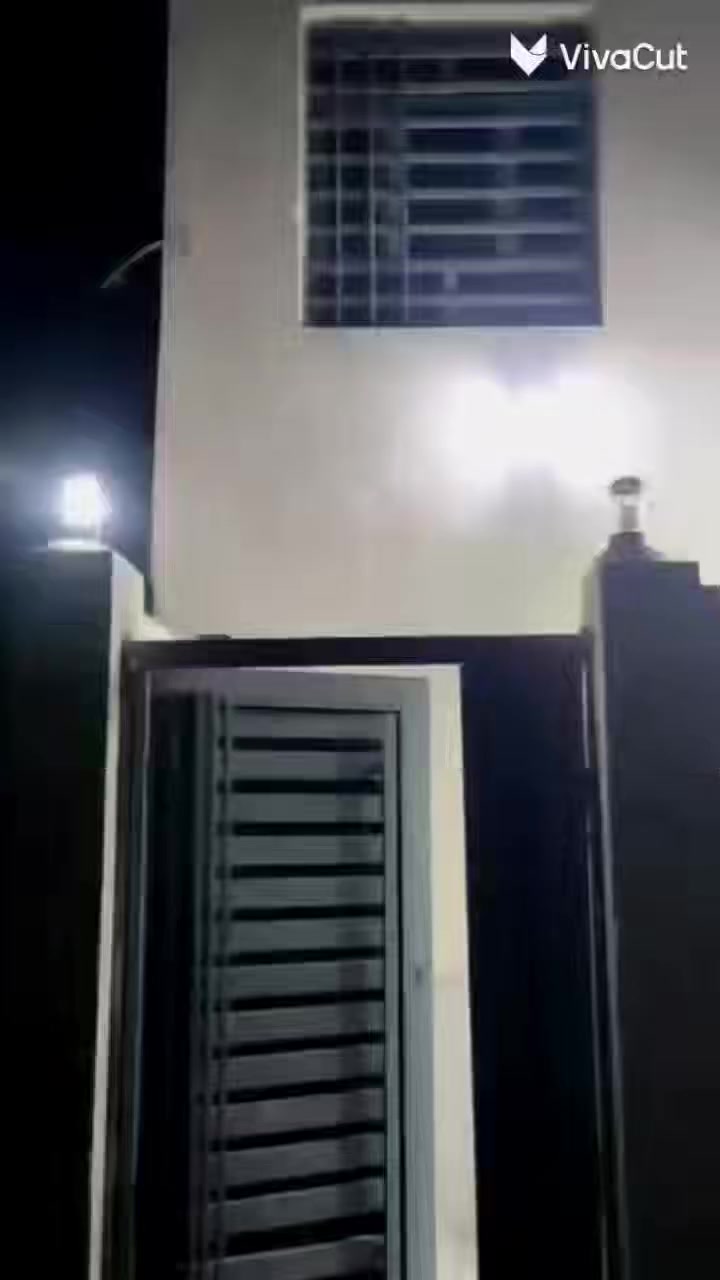 بيت للايجار 
المساحة 100 م 
بناء درجة اولى 
العنوان حي الفداء ، نهاية شارع المدارس ، فرع السبيس
للاستفسار ***********
