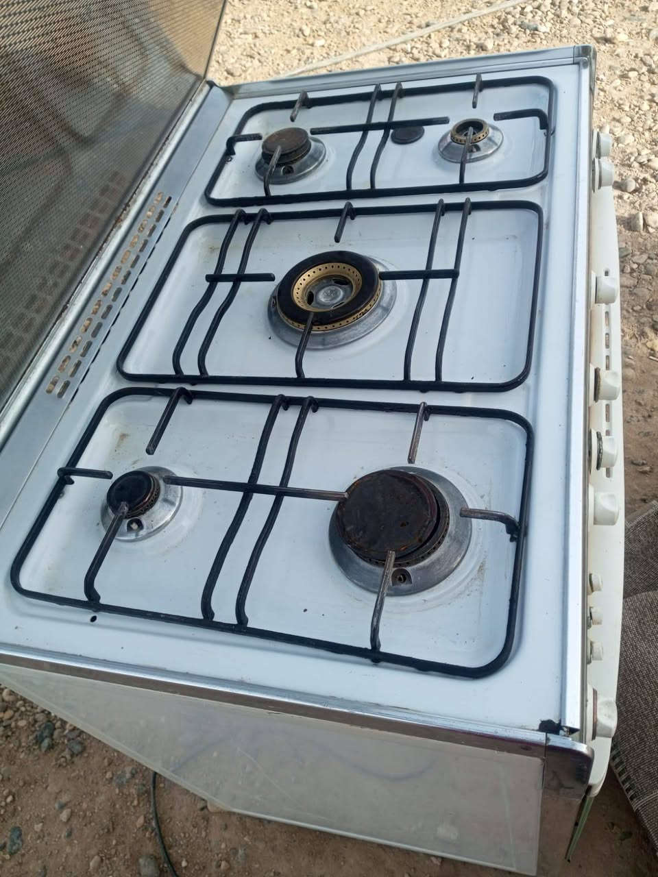 يوجد لدينا اثاث مستخدمه للبيع المكان حديثه الخفاجيه رقم ***********
