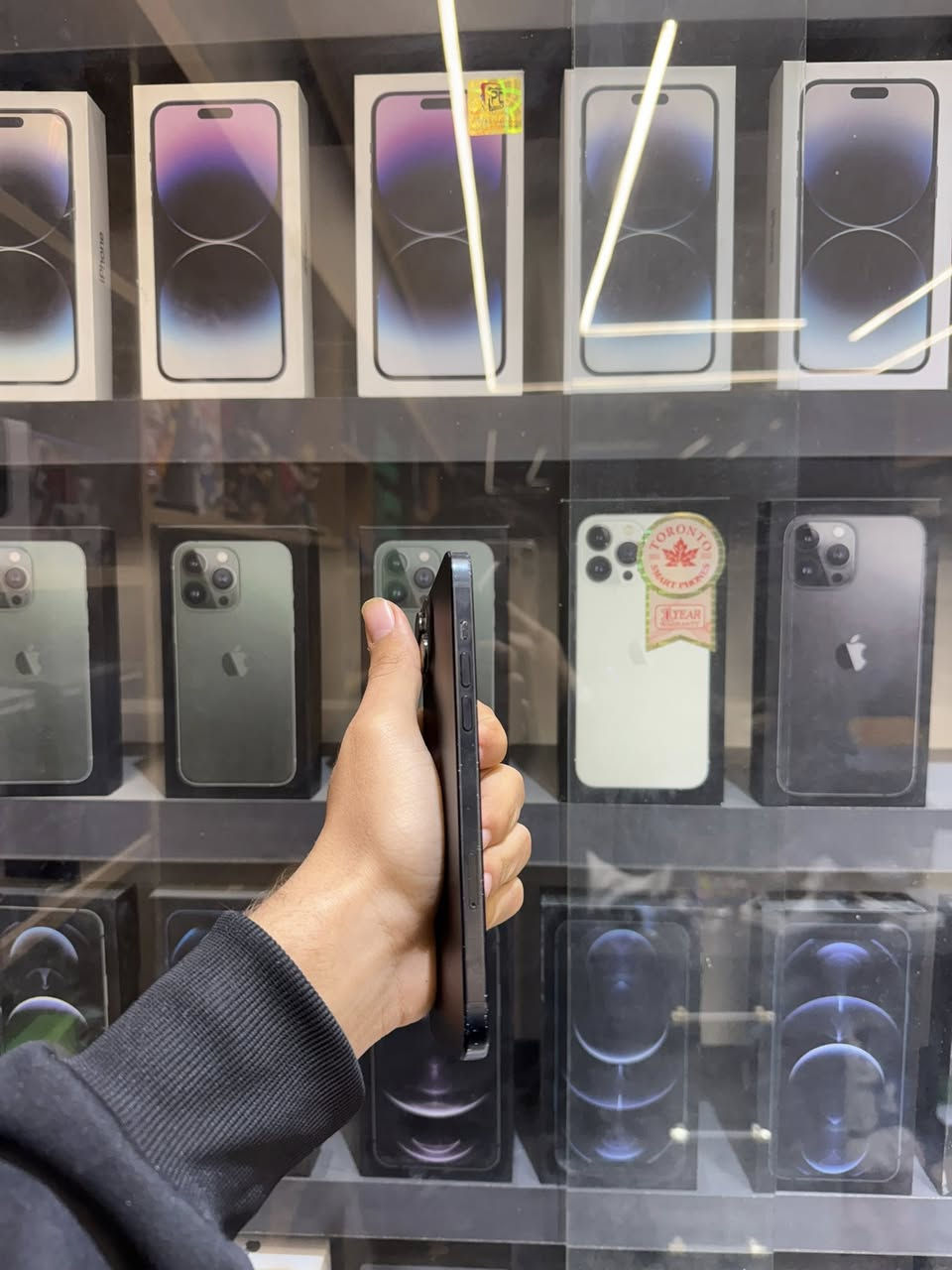 📱 متاح للبيع iPhone 15 Plus

🔹 الذاكرة: 128GB  
🔹 نسخة: شرق أوسط  
🔹 الضمان: ماستر (مكفول رسمي)  
🔹 الحالة: ممتاز جداً – نضافه90/100بي خدوش بسيطه 
🔹 الجهاز مفحوص بالكامل وما داخل صيانة  

📍 الموقع: بابل – الهاشمية (شارع المستشفى )  
📞 الرقم: ***********

🔥 للبيع او مراوس ويا 13ابرو ماكس
