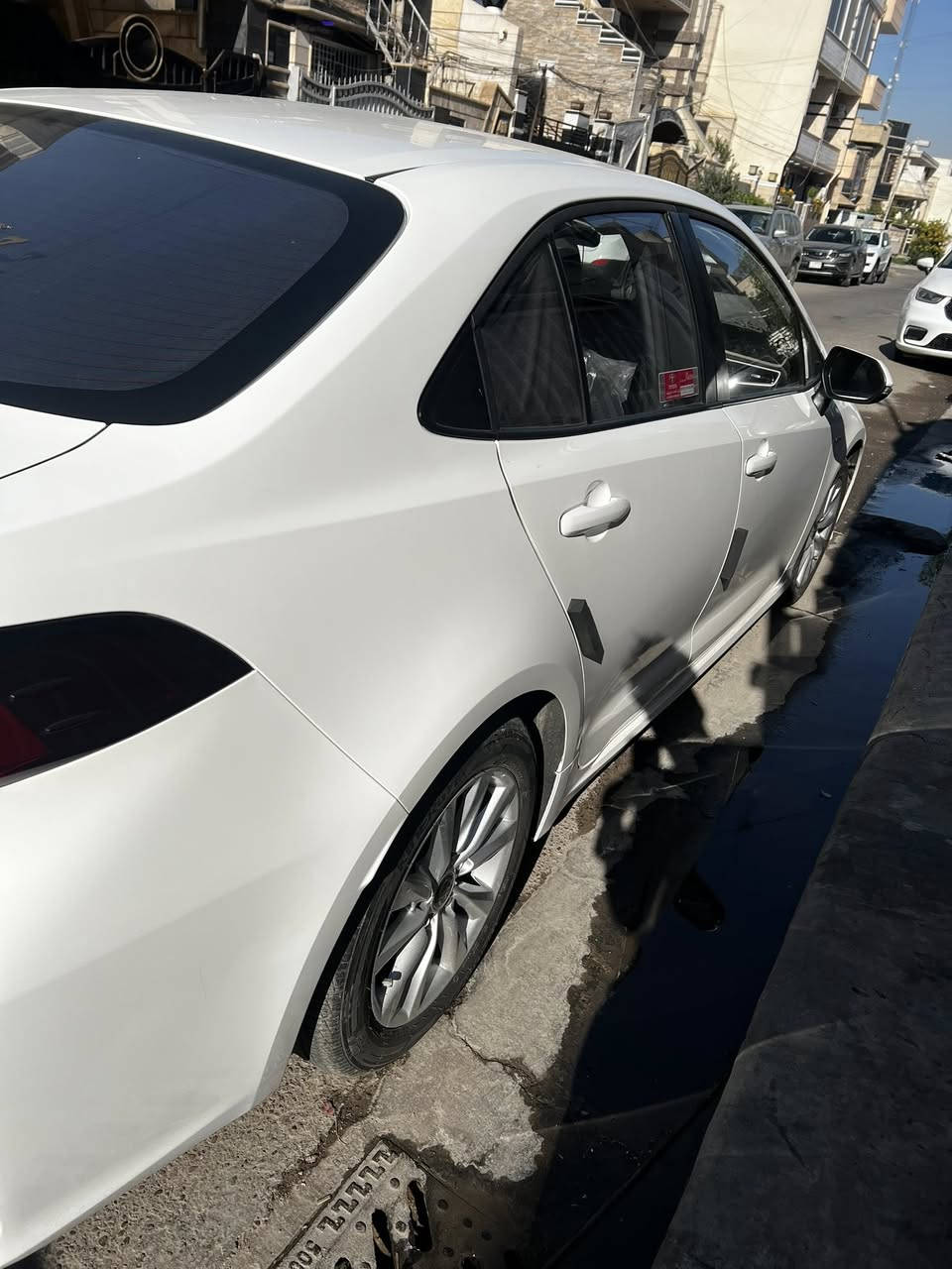 سلام عليكم من رخصت الادمن 
كورلا هايبرد 2025 
ماشيه 5700
 السياره انضف من الصور بس بيه تكحيل كلش خفيف بدعاميه المواصفات معروفه بدون كرسي كهرباء مكاني شارع فلسطين 
سعره 23 و 100 وبيه مجال الاتصال ***********
