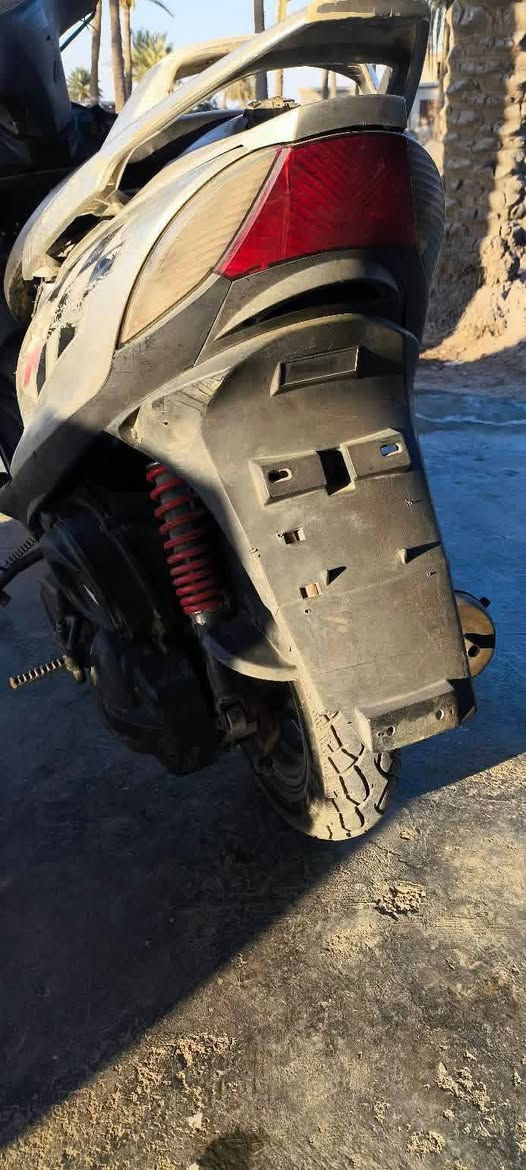 السلام عليكم شباب للبيع ماكس ١٤٠ دراجه بلاديه وكلشي شغال بيها كهربائيات كلها شغاله
شغاله سلف وهندر مكينه تخبل متسمع صوتها
كلجات جدد شلعه ومعدل طياره 🔥 
مكاني بغداد الرضوانية***********بي واتساب
