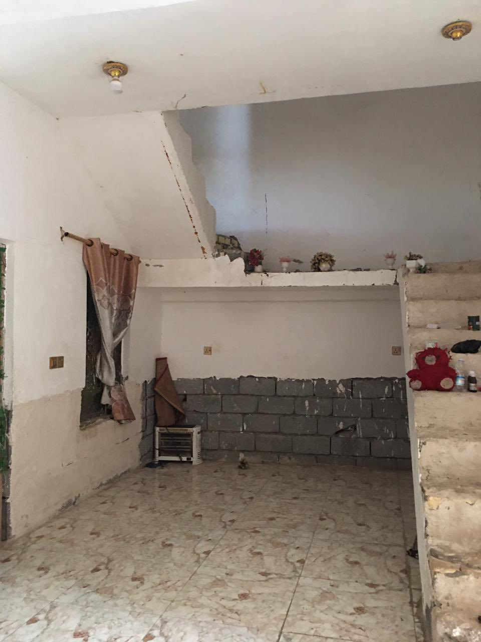 السلام عليكم بيت مساحه 300 متر زراعي وصل طابو 
مكانه ناصريه منطقه سبل ثانيه قرب اسواق ابو شكريه ومكتب ابو ساره يحتوي على غرفتين وصاله ومطبخ وصحيات واستقبال وحديقه وكراج كلش جبير وسعره 35 وبي مجال للتواصل ***********
