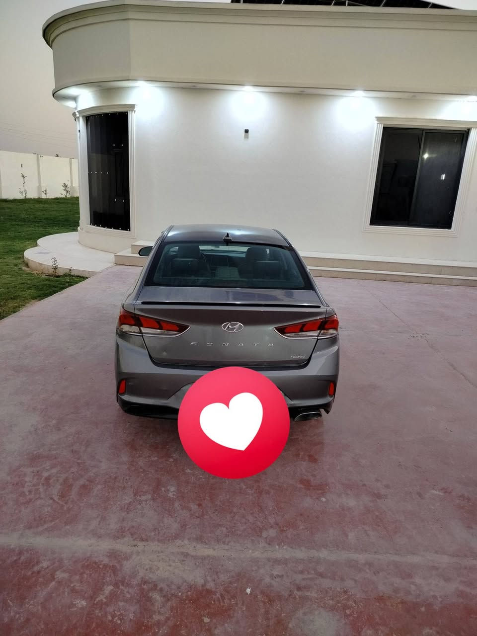 سوناته 2018 وارد مريكي كامل موصفات كلين الضر طخه جملق وبنيد صبق بدون دواخل السعر 135 وبيه مجال شي قليل 
***********
