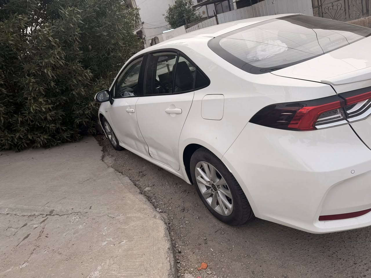 سلام عليكم كورلا 2025 فول مواصفات رقم بغداد تحويل مباشر 
كشنين كهرباء 
ماشيه 19 الف 
بيه طخه بلباب موضحهه بصوره 
ما بيه لا بارد ولا صبغ بس هاي الي بلباب 
مكاني بغداد 
***********
