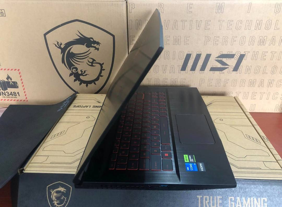 مواصفات 

المعالج (CPU): Intel Core i5-11400H (الجيل الـ 11) بسرعة تصل إلى 4.5 جيجاهرتز.

كارت الشاشة (GPU): NVIDIA GeForce GTX 1650 سعة 4 جيجابايت GDDR6.

الذاكرة العشوائية (RAM): 8 جيجابايت  DDR4 3200MHz (قابل للترقية).

التخزين (Storage): 512 جيجابايت NVMe SSD PCIe (مع خيارات إضافية).

الشاشة (Display): 15.6 بوصة بدقة Full HD (1920x1080) من نوع IPS-Level، معدل تحديث 144 هرتز

مستعمله بس نظيفه حيل اخت الجديده 

السعر 650 الف وبيها مجال

اكتب تم بالتعليقات واجيك خاص اذا مهتم


**إذا كنت صاحب هذا الإعلان وتريد حذفه لأي سبب، رجاءا أرسل رسالة إلى الدعم الفني**