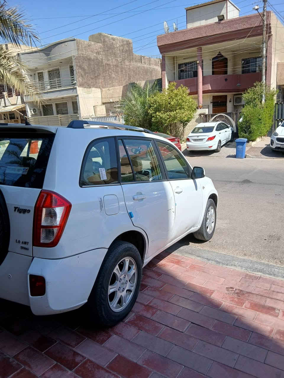 السلام عليكم تيكو 13 كير محرك خير من الله تبريد ثلج السياره بيه صبغ باب السايق والباب الخلفي الي بجهت اليمين مثل ما موضح بصوره سياره جاهزه من كلشي ترايك للبصره
رقم انكليزي بغداد السياره بسمي تحويل ثاني يوم 
السعر 54 وبيها مجال
العنوان بغداد حي الجهاد رقم الهاتف وبي واتساب ***********
