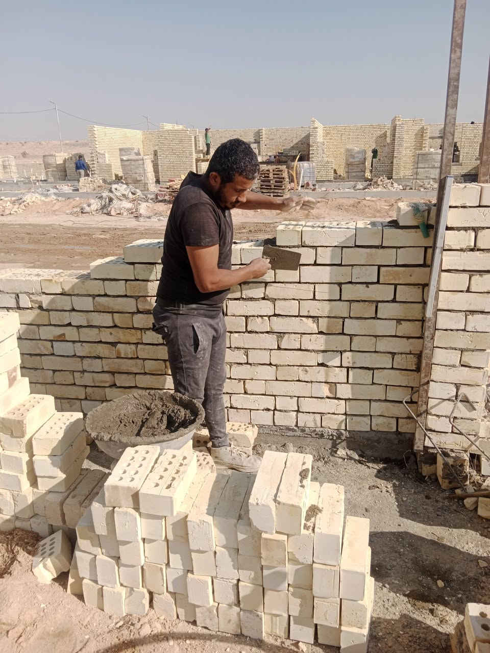 السلام عليكم موجود كادير بناء شغل درجه اولى استلام مهندس اسعار مناسبه للجميع رقم الواتس ***********
