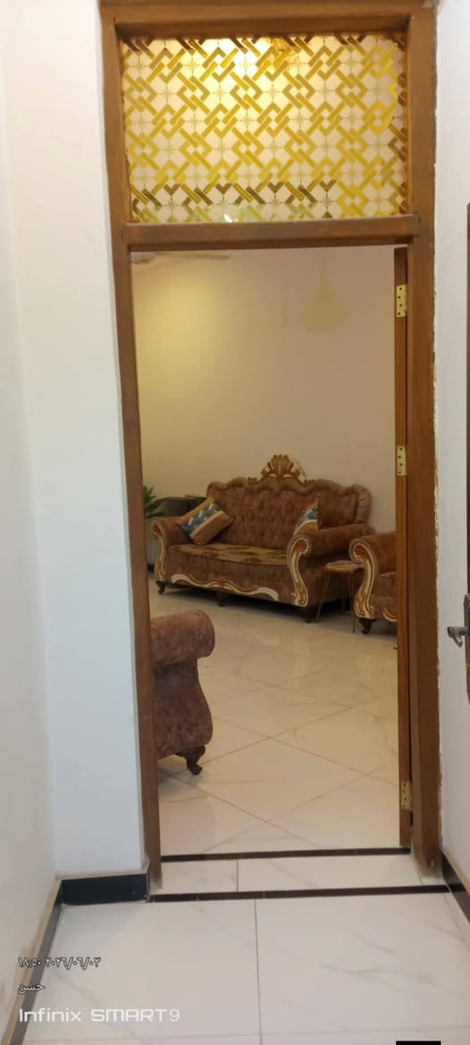 سلام عليكم
بيت للبيع
سند 25معاملة ماشية 
مساحة 200
ساحة كراج
ستقبال كبير
صالة كبيره
غرفتين نوم كبار
صحيات داخلية وخارجية
ممرات ثنين
بناء حديث 2025
السعر مناسب ع خاص او ع تصال ***********
***********
مكان مجمع توحيد العفلوكي حي الفرات
