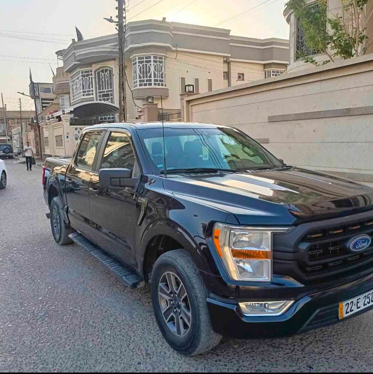 فورد f150 للبيع أو مرواس بسيارة اوباما أو جارجر مديل 2021 محرك 8سلندر مكينه 5700 ماشيه 102 ضررها معروض بلصور سعرها 270 وبيها مجال ***********
