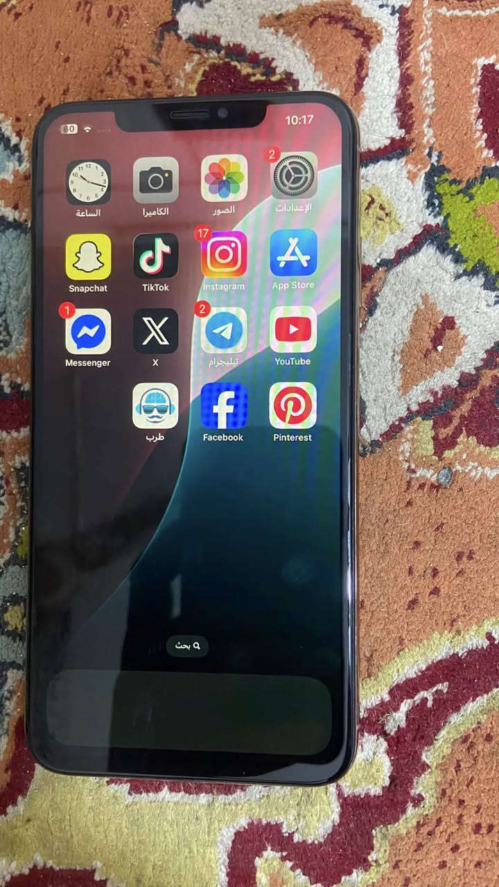 ايفون X Max ذاكرة 256 شغال ومرتب
1 فيس ايدي واكف 🥸
2 بطارية 75 🔋 
3 كامرته لخلفية ولفلاش مرة يشتلغن ومرة لا
اما لباقي كلة شغال تنزيل كل لطبيقات اتصال بيت سيمكارت كلشي شغال 
سعر 100 الف ومجال كلش بسيط حك الجية👍🏼🩷. 
عنواني بغداد لدورة المعلمين تواصل واتساب او عرصيد ***********
