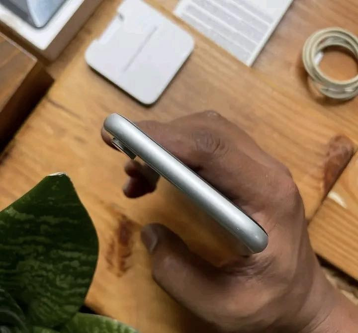 iphone xr 
ذاكره64
بطاريه78
نورمال حاسبه شرط✅
✅Face Eddie
الجهاز نظافه95/100
الشاحنة الاصليه مال جهاز موجود ✅
السعر 180الف يرهم مراوس ايفون فقط


**إذا كنت صاحب هذا الإعلان وتريد حذفه لأي سبب، رجاءا أرسل رسالة إلى الدعم الفني**