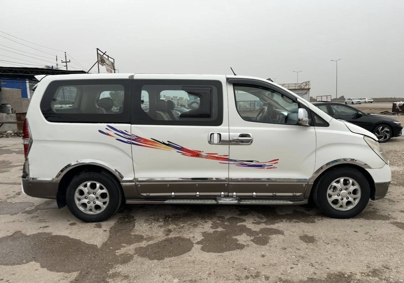 ألسلام عليكم ستاركس 
2009 رقم واسط إنكليزي بأسمي مصفره هيئه وغرامات سياره جاهزه مكينه كير تبريد حداديه كهربائيات خير من الله السياره بيها فقط لصندوك مصبوغ بدون ضربه صبغ فقط بدون معجون  للأستفسار الاتصال على الرقم
‭0786 630 5525
