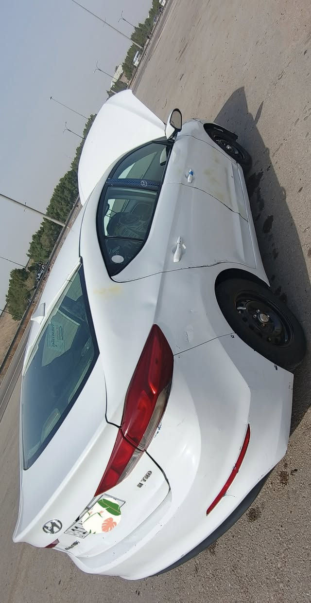 السلام عليكم
النترا امريكي 2018 مكاني بغداد ناحية الرشيد 
فول مواصفات  فتحة سقف 
بصمة شاشة تحكم جيهتين 
تدفئة كشنات الارضية مجلدة 
داخل اسود تبريد منفصل جهتين 
مكينة مكفولة كير مكفول وتبريد 
صدر امامي خلفي جديد 
ماشية 250 الف ميل
رقم بغداد جديد باسمي
سنوية جديدة لل 2031 
مصبوغة عام كشرهة موضح بالصور 
ابيع هذا الموجود
معروضة ب 90 ورقة 
للاستفسار *********** اتصال او واتساب
