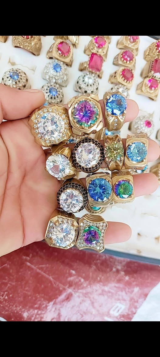 (للبيع قطعتين ب 30 مع التوصيل) خواتم مجوهرات رجالية صياغة القالب نحاس ابيض ونحاس اصفر احجار موزنايت زارگون ياقوت احمر حجر اصلي ويدگ بالجهاز فول الي على باب الله ويريد جملة يراسلني خاص ويتدلل.


**إذا كنت صاحب هذا الإعلان وتريد حذفه لأي سبب، رجاءا أرسل رسالة إلى الدعم الفني**